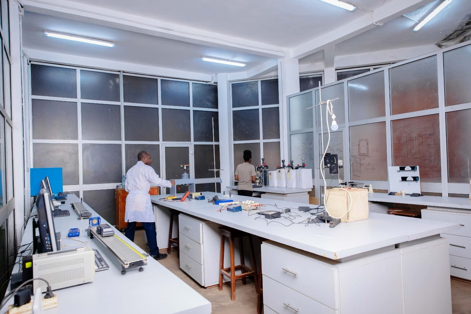 Mechanical Engineering laboratory, view 15
